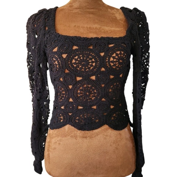 idem ditto Tops - NWT Vicki Idem Ditto Cropped Crochet Top Size M Black Long Sleeve Sheer‎